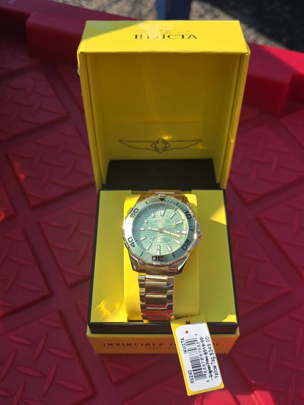 420. Invicta Diver Meridian Men's Watch - 46mm. Gold (69240)